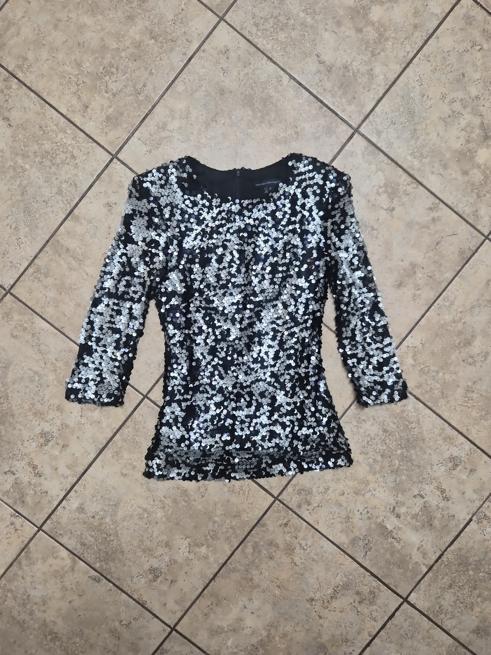 Womens French Connection Sequin Blouse Top Size 0 Paillette Black Silver 3/4 ✨️